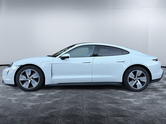 Porsche Taycan 2 of 24