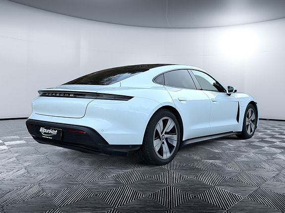 Porsche Taycan 8 of 24