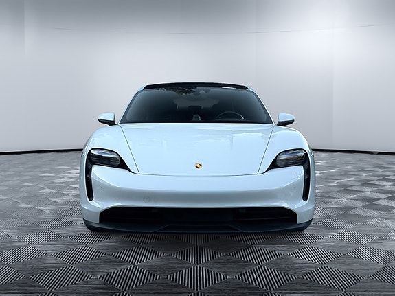 Porsche Taycan 22 of 24