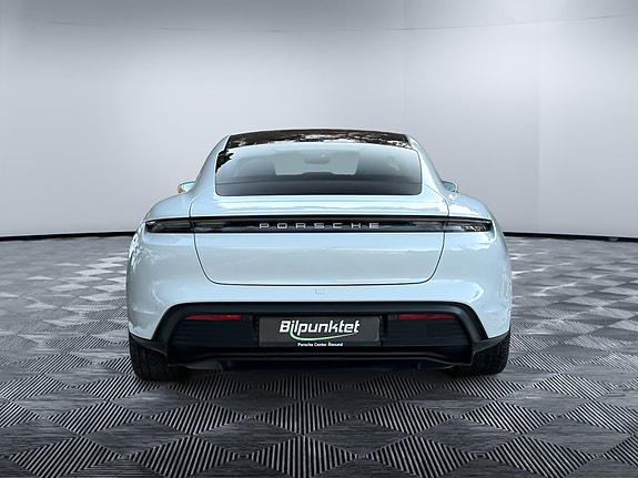 Porsche Taycan 7 of 24