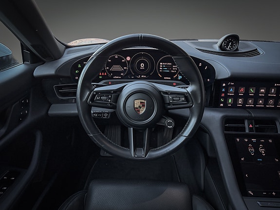 Porsche Taycan 15 of 24