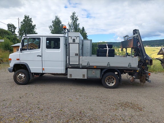 Mercedes-Benz 815Da/37-Vn linjebil med kran og masse utstyr 10 of 20