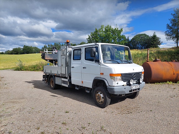 Mercedes-Benz 815Da/37-Vn linjebil med kran og masse utstyr 2 of 20