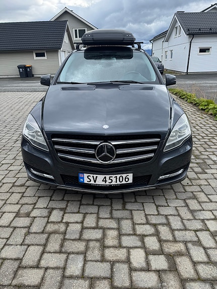 Mercedes-Benz R350 2 of 5