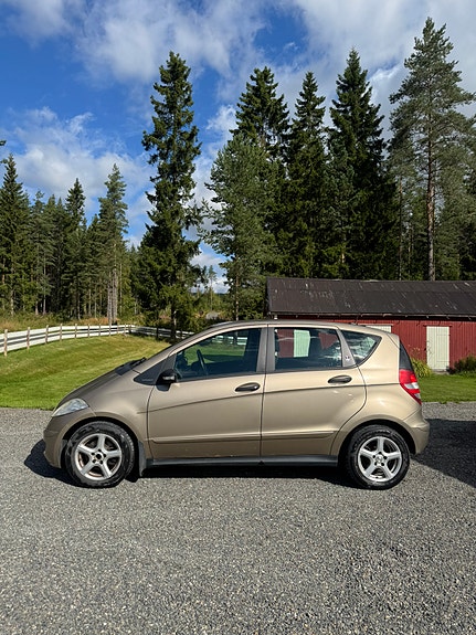 Mercedes-Benz A160 d 8 of 23