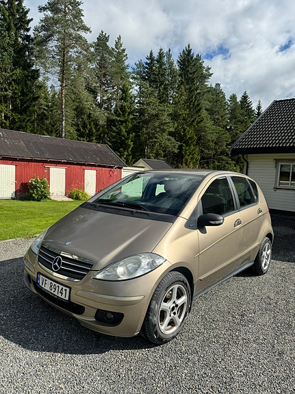 Mercedes-Benz A160 d 2 of 23