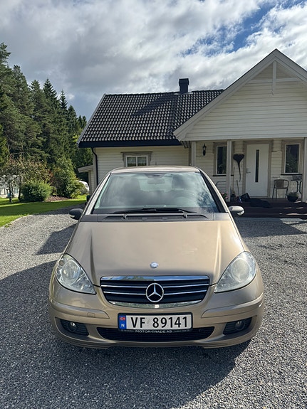 Mercedes-Benz A160 d 3 of 23