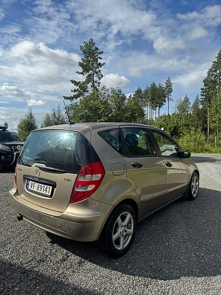Mercedes-Benz A160 d 4 of 23