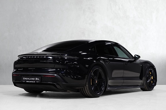Porsche Taycan 6 of 30