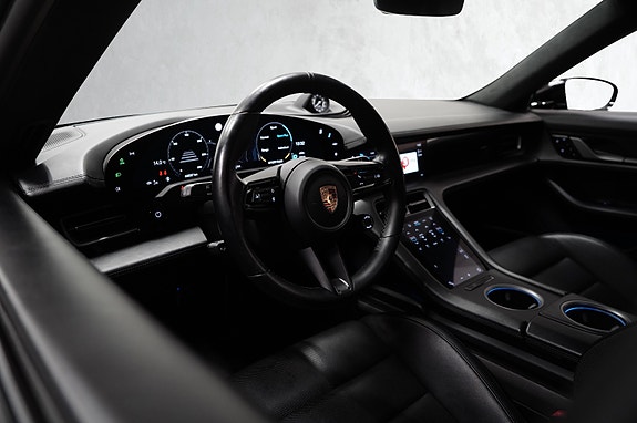 Porsche Taycan 14 of 30