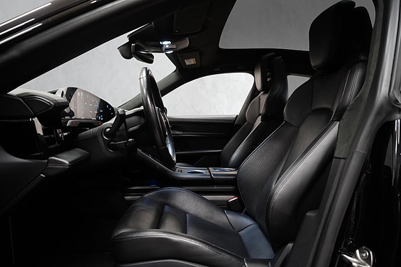 Porsche Taycan 10 of 30