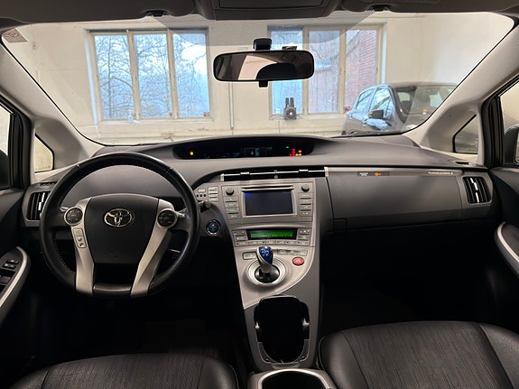Toyota Prius Plug-in Hybrid 21 of 30