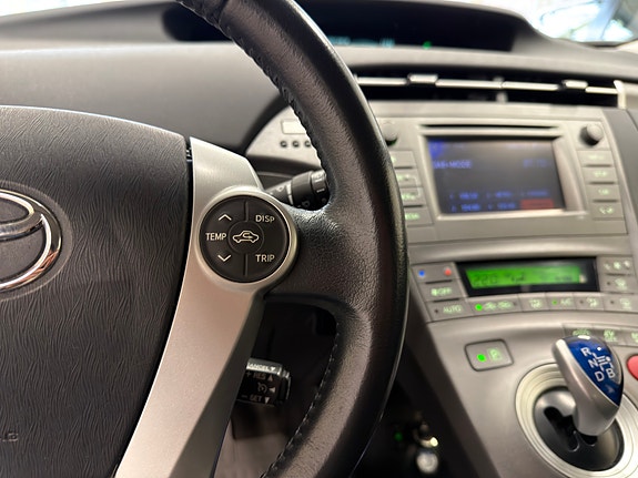 Toyota Prius Plug-in Hybrid 24 of 30