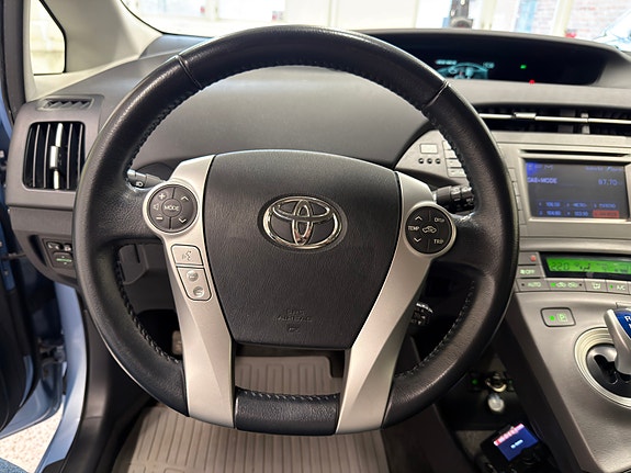 Toyota Prius Plug-in Hybrid 23 of 30