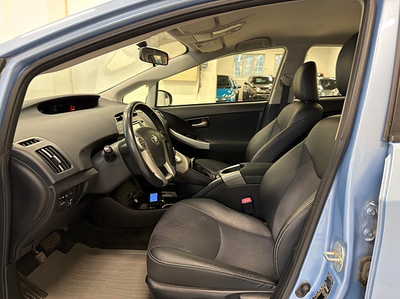 Toyota Prius Plug-in Hybrid 20 of 30