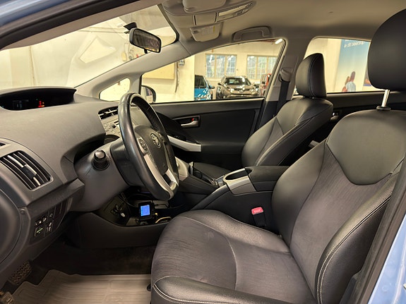 Toyota Prius Plug-in Hybrid 22 of 30