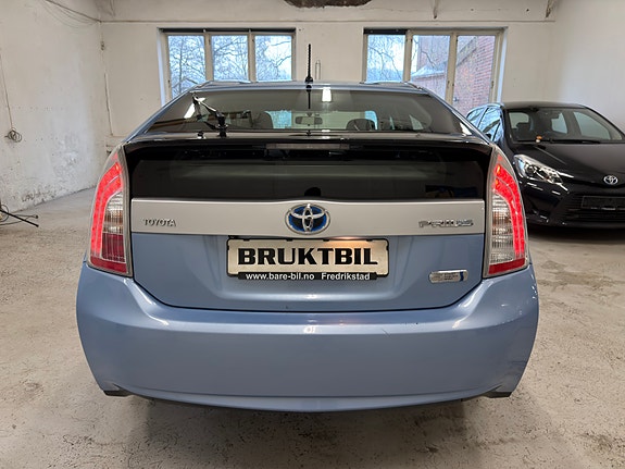 Toyota Prius Plug-in Hybrid 12 of 30