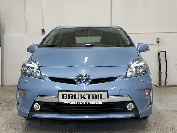 Toyota Prius Plug-in Hybrid 6 of 30