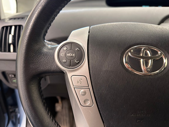 Toyota Prius Plug-in Hybrid 25 of 30