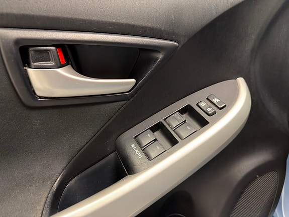 Toyota Prius Plug-in Hybrid 30 of 30