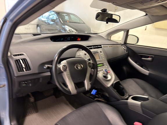 Toyota Prius Plug-in Hybrid 19 of 30