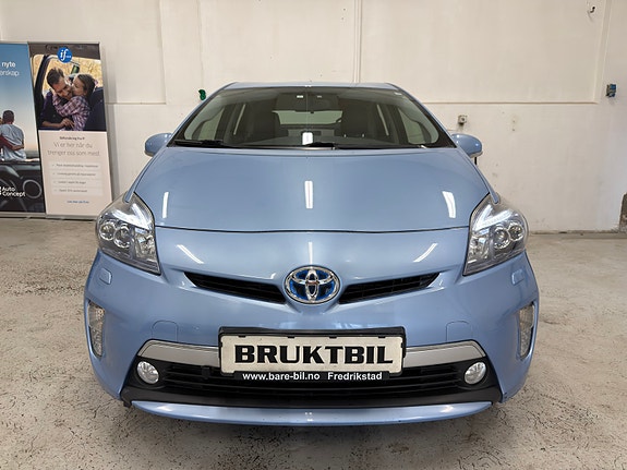 Toyota Prius Plug-in Hybrid 7 of 30