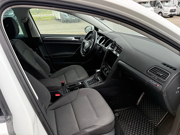 Volkswagen e-Golf VII 11 of 30