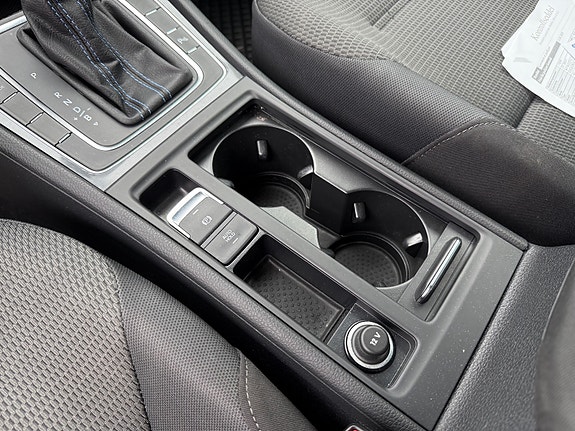 Volkswagen e-Golf VII 17 of 30