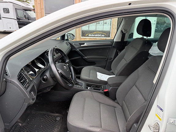 Volkswagen e-Golf VII 16 of 30