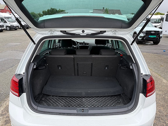 Volkswagen e-Golf VII 25 of 30