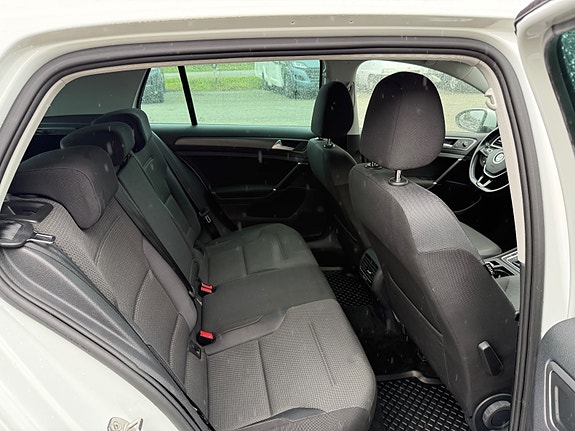 Volkswagen e-Golf VII 19 of 30