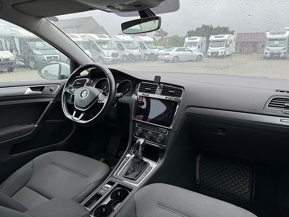 Volkswagen e-Golf VII 28 of 30