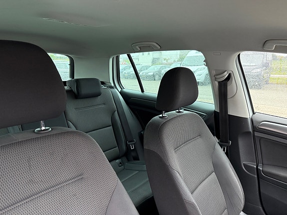 Volkswagen e-Golf VII 27 of 30