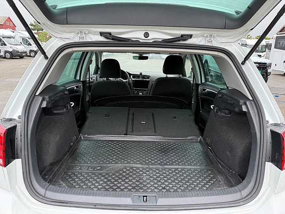 Volkswagen e-Golf VII 21 of 30