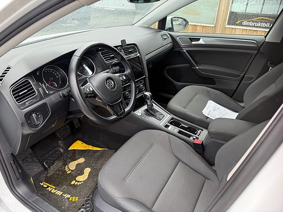 Volkswagen e-Golf VII 24 of 30