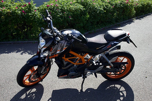 KTM 390 Duke 2 of 10