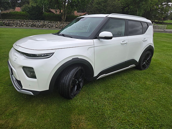 Kia e-Soul 4 of 12