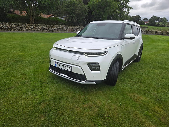 Kia e-Soul 2 of 12