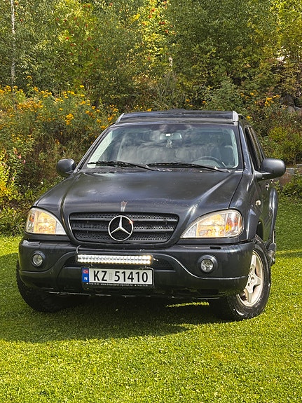 Mercedes-Benz ML270 2 of 15