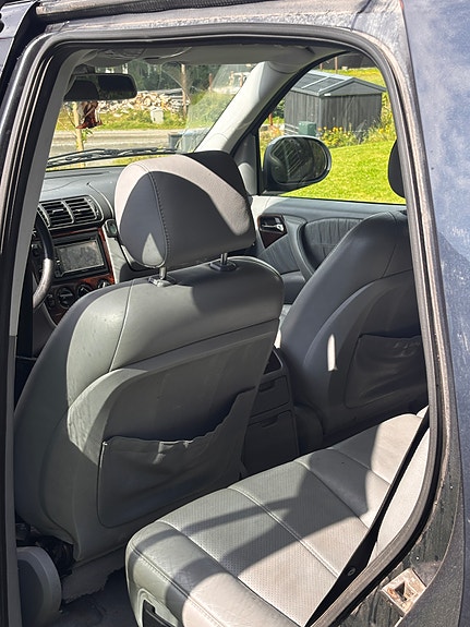 Mercedes-Benz ML270 6 of 15