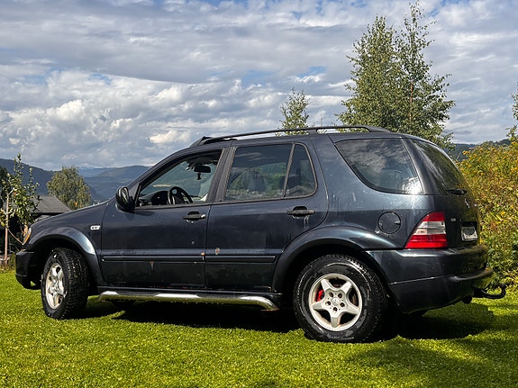 Mercedes-Benz ML270 4 of 15