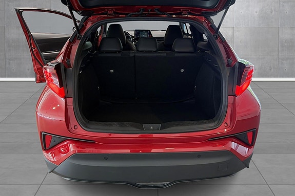 Toyota C-HR 14 of 30