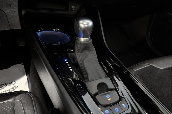 Toyota C-HR 23 of 30