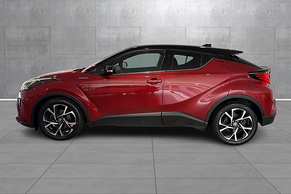 Toyota C-HR 2 of 30