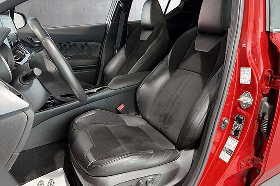 Toyota C-HR 12 of 30