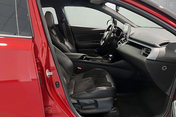 Toyota C-HR 16 of 30