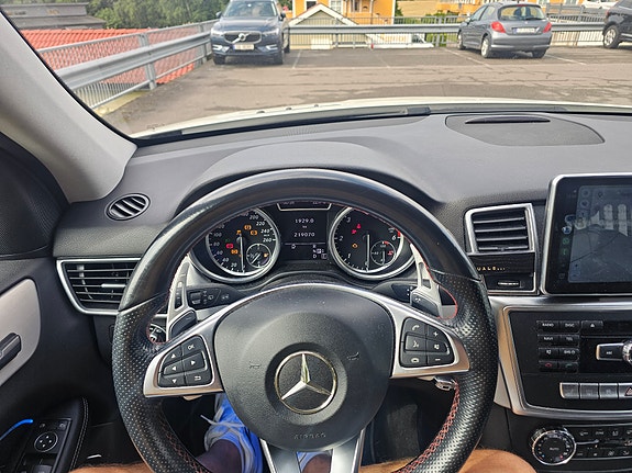 Mercedes-Benz ML250 3 of 7