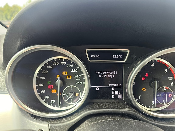 Mercedes-Benz ML250 5 of 7