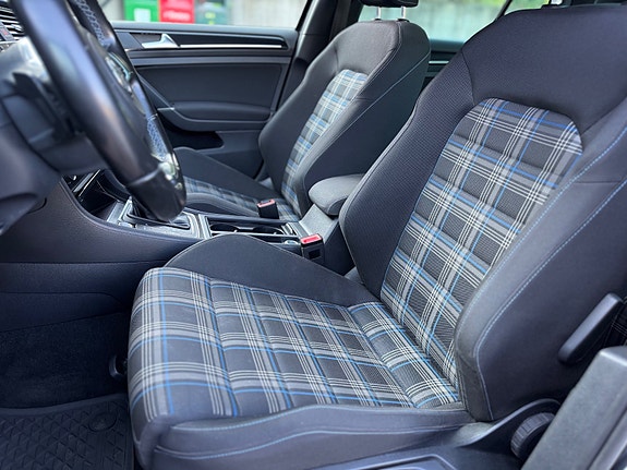 Volkswagen 13 of 30