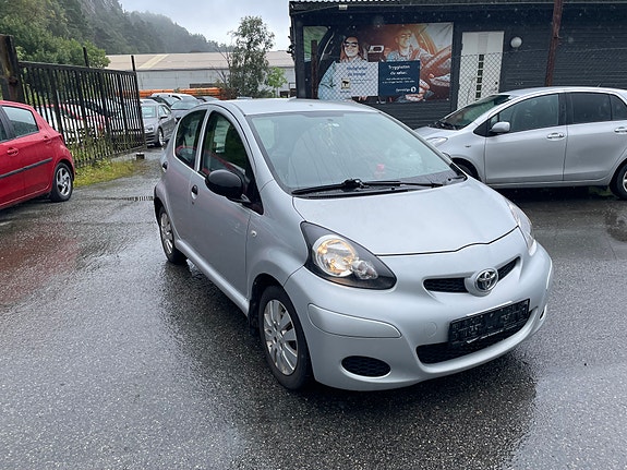 Toyota Aygo 3 of 12